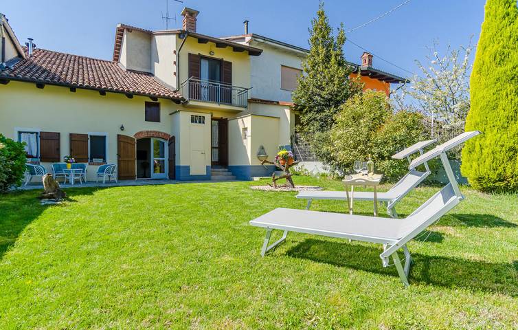 Location de vacances pour 3 personnes, avec Terrasse et Jardin à Ferrere