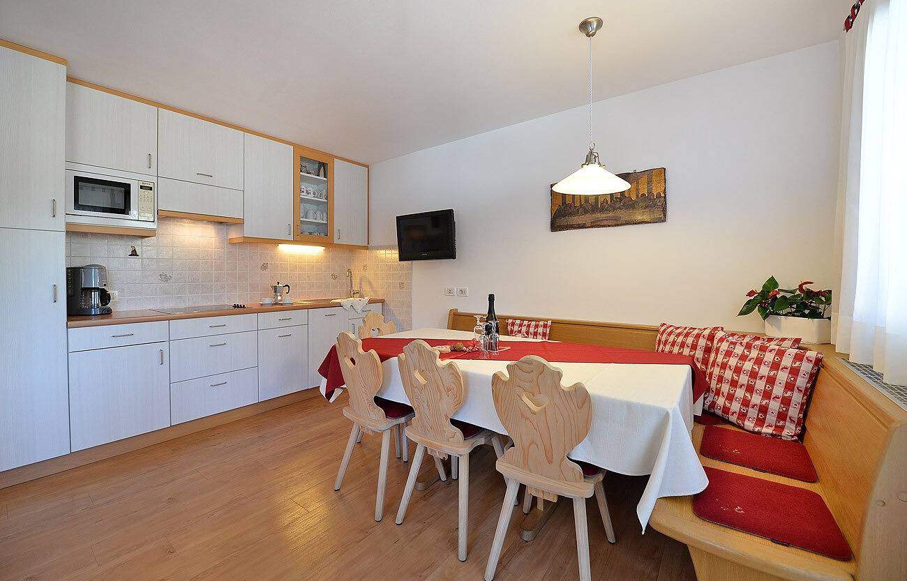 Ganze Wohnung, Apartment Albert mit Bergblick, Wlan, Balkon und Garten in St. Christina in Gröden, Dolomiti Superski