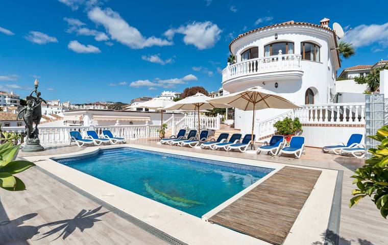 Villa for 15 people, with garden and hot tub as well as pool, child-friendly in La Cala de Mijas