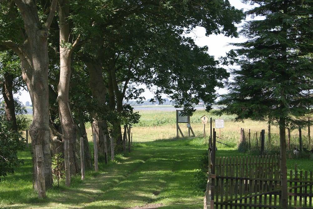 Ganze Wohnung, Ferienwohnung Helga in ruhiger Lage am Bodden in Neuenkirchen (Rügen), Rügen