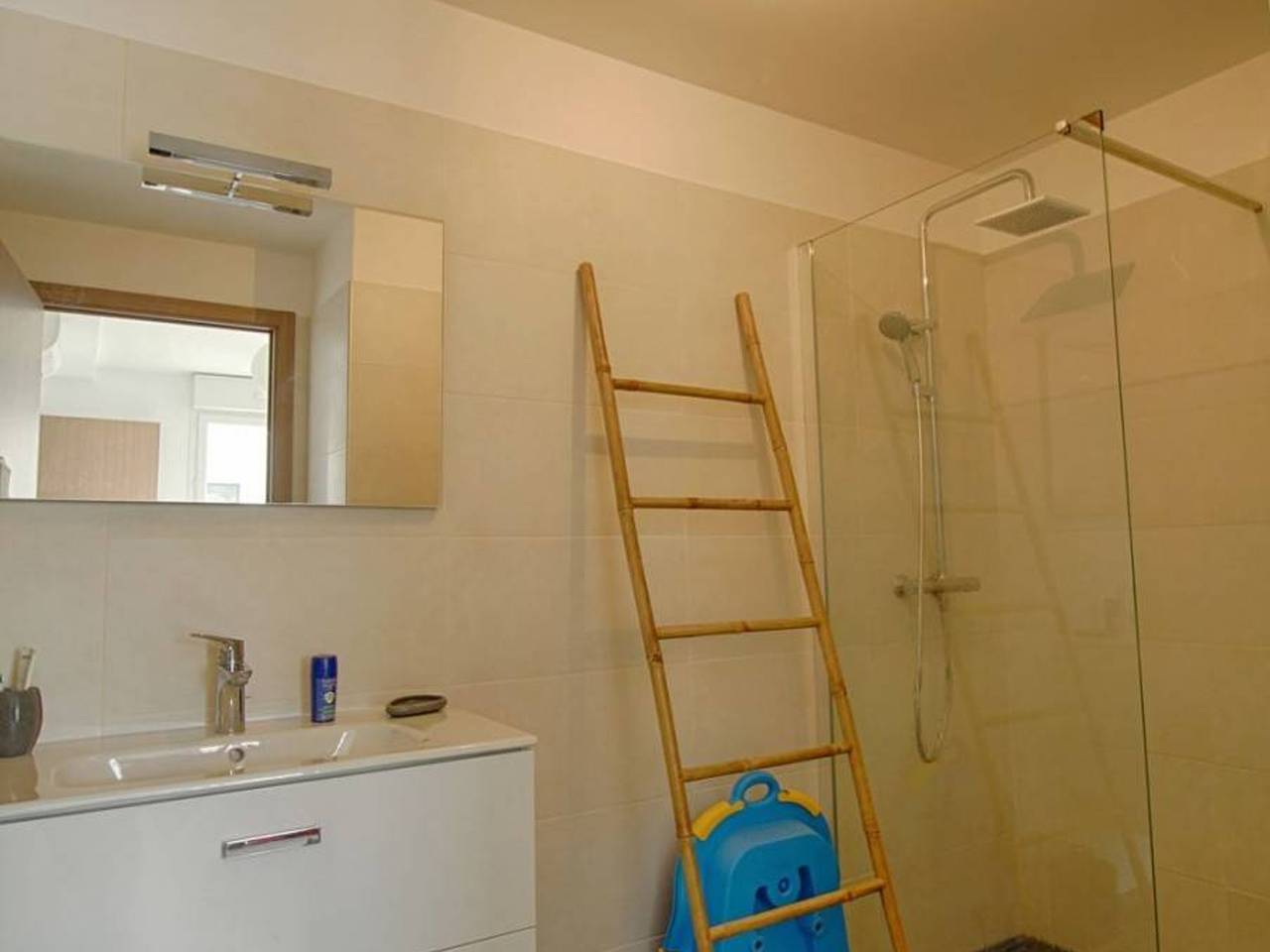 Ganze Wohnung, Moderne 2-Zimmer-Wohnung mit Terrasse, 4 Schlafplätze, Parkplatz, im Herzen von Ajaccio in Ajaccio, Ajaccio und Umgebung