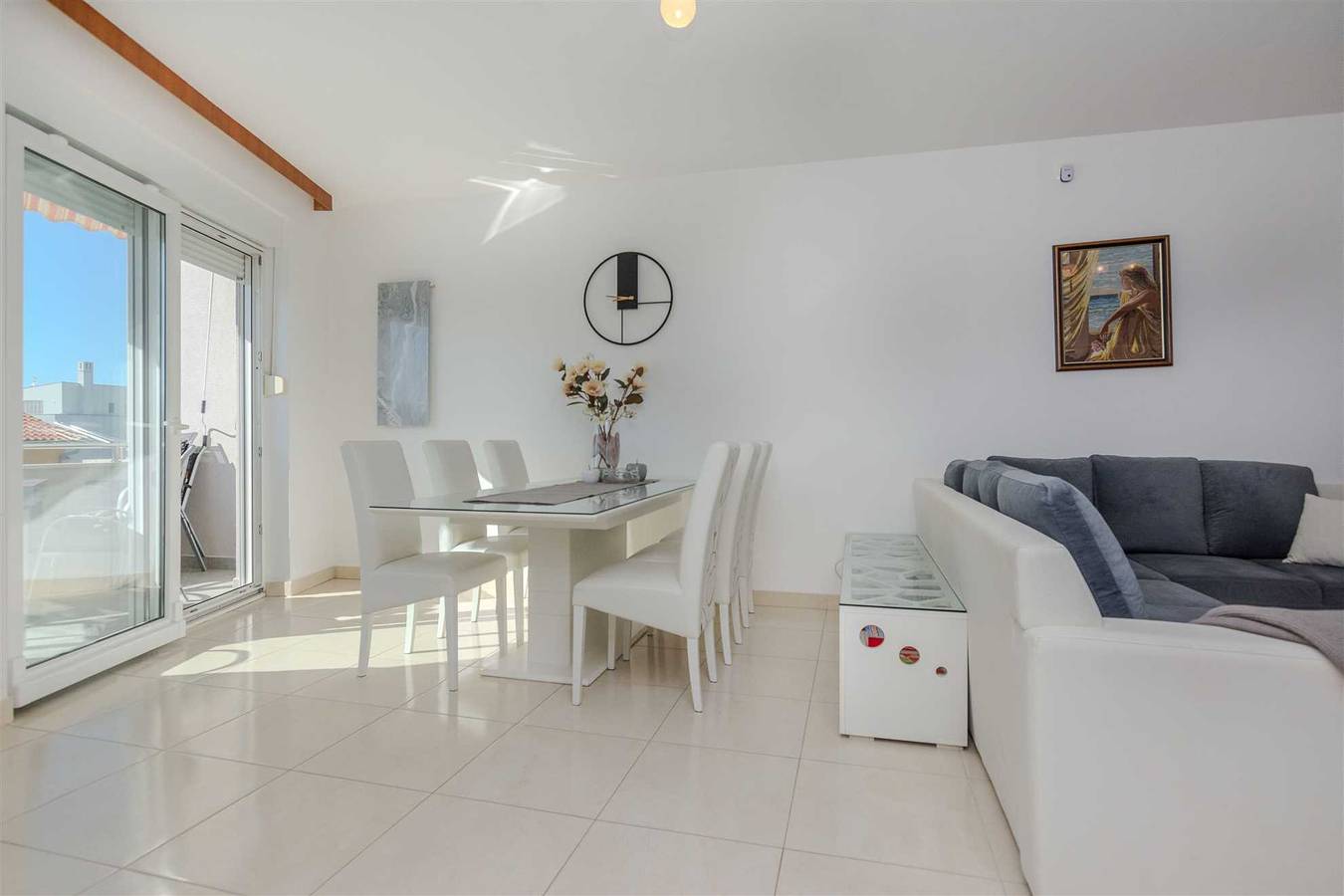 Entire apartment, For 6 persons | 350 m from beach | Apartment in a quiet area in Nin, Zadar
