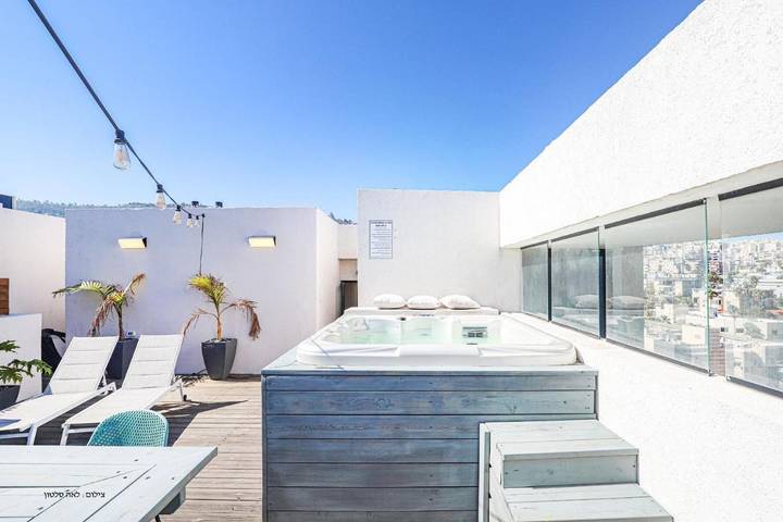 Gîte pour 6 personnes, avec vue sur le lac ainsi que vue et terrasse à Tibériade - 2