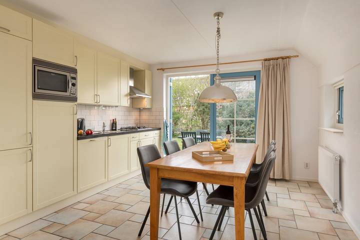 Ferienhaus für 6 Personen, mit Balkon/Terrasse und Terrasse sowie Garten und Pool auf Texel - 2