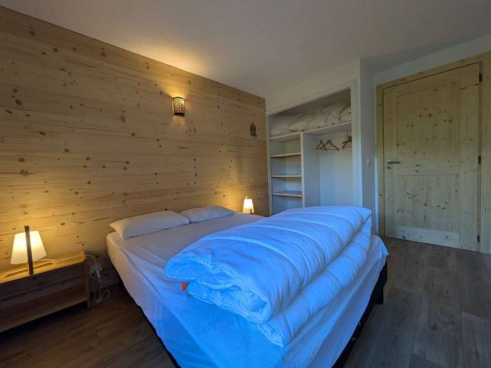 Chalet rénové 12 pers, 5 ch, parking, poêle, sud-ouest in Beaufort (Western Alps), Beaufort (Rhône-Alpes)