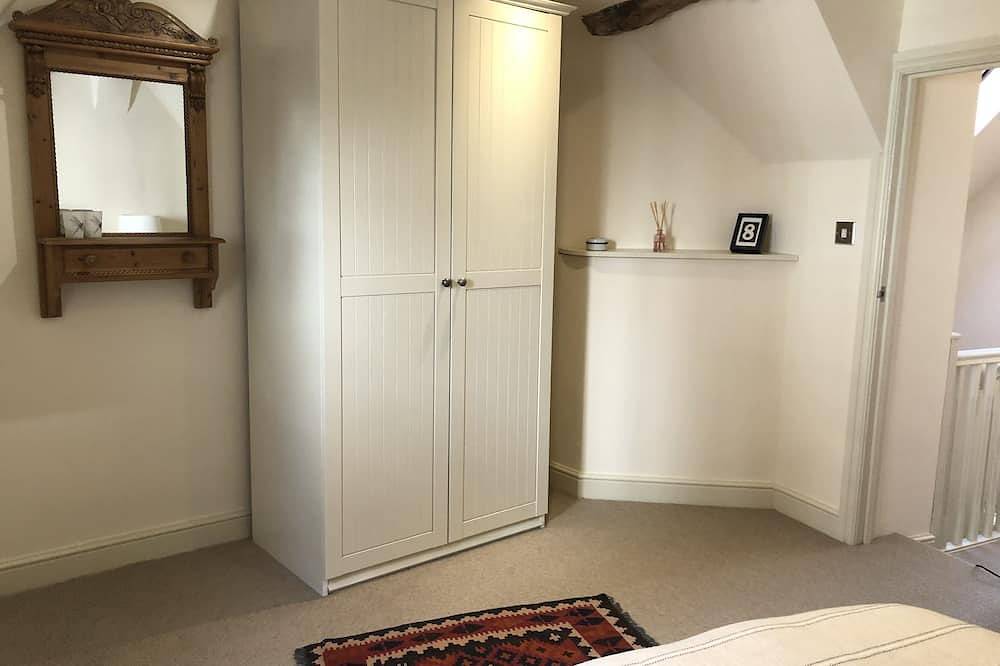Award Winning Shining Star on the Historic Cartway with River Views in Bridgnorth, Shropshire
