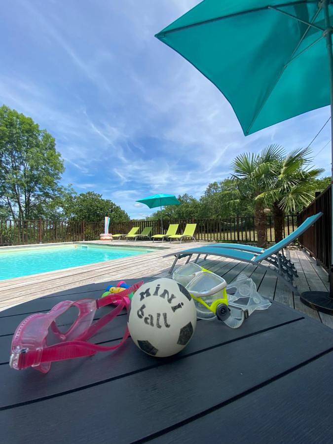Chalet pour 4 personnes, avec jardin et bassin pour enfant ainsi que vue et piscine - 1