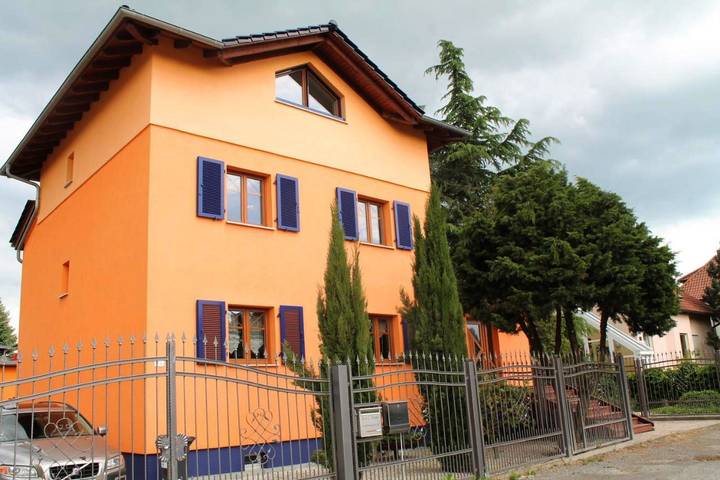 Ferienhaus für 10 Personen, mit Balkon und Whirlpool sowie Terrasse und Garten in Kulkwitzer See