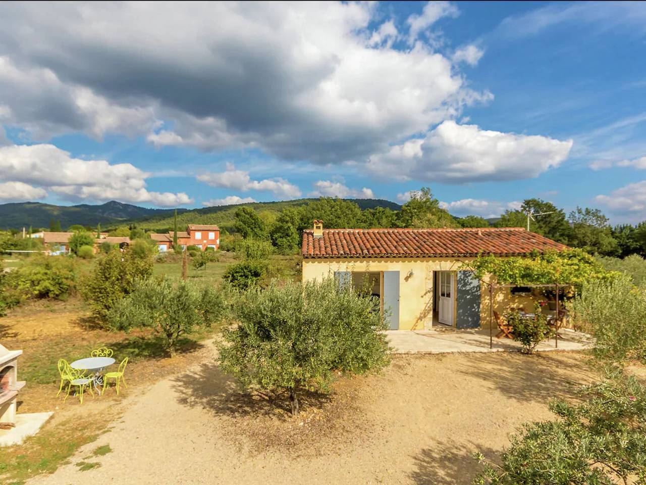 Detached home near the truffle capital of Aups, with shared pool in Aups, Région de Brignoles