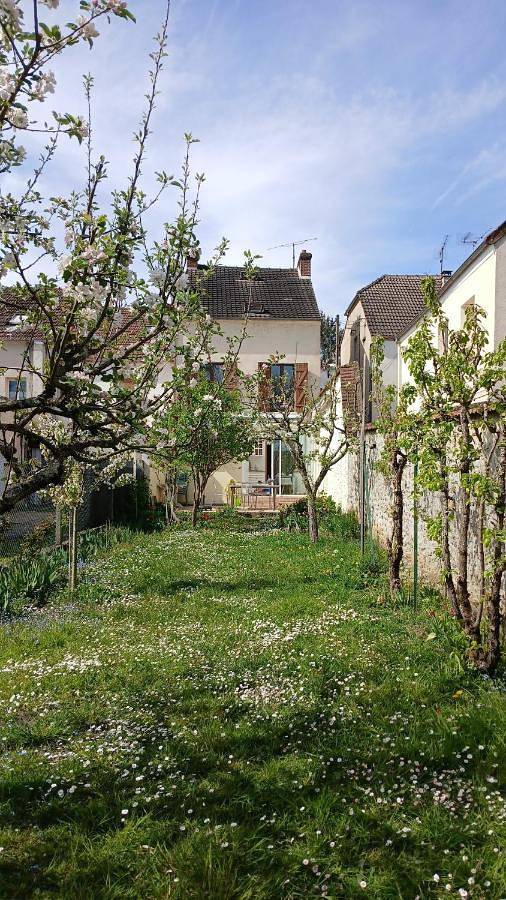 Maison avec jardin au centre de Chateau-Thierry in Château-Thierry, Aisne