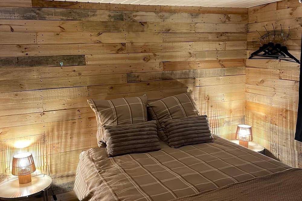 La Luna: Discover our beautiful chalet at Jocomo Recreation Park, nestled in the lush countryside in Lanaken, Hoge Kempen