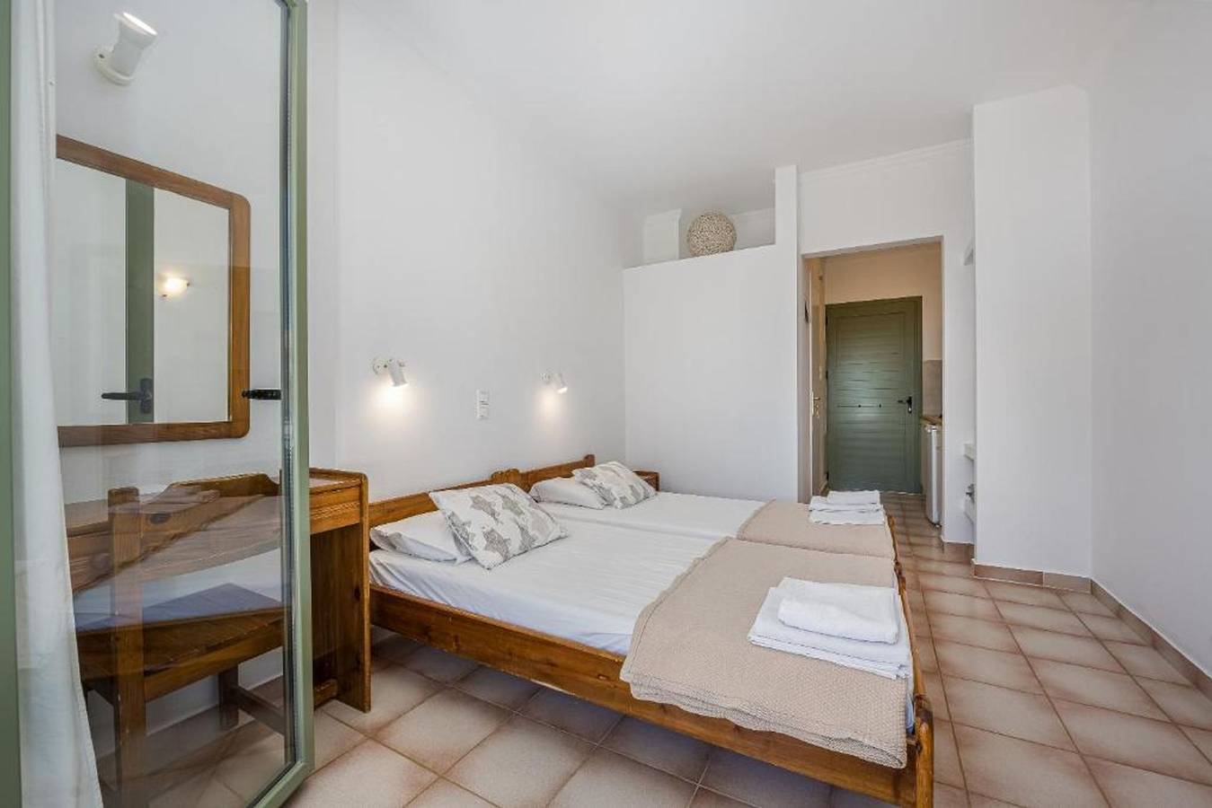 Gehele studio, 123 Soleil - Studio Garden View (2 Adults) in Agia Marina (Attika), Egina