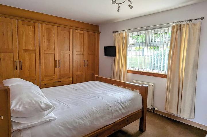 Bungalow con 3 camere da letto ..... Vicino al centro città .... Parcheggio gratuito! in Inverness, Highlands