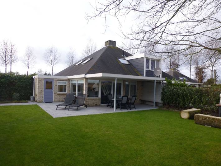 Ferienhaus für 5 Personen, mit Terrasse und Garten sowie Pool in Stavenisse