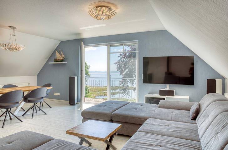 Ferienwohnung für 6 Personen, mit Balkon und Garten sowie Seeblick in Waren (Müritz)