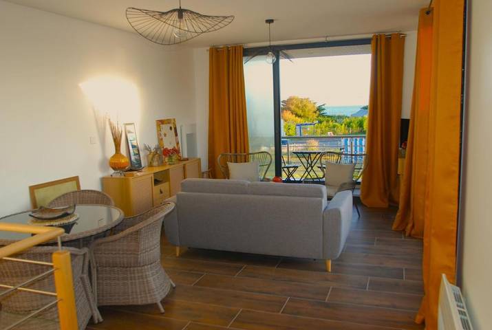 Gîte pour 6 personnes, avec jardin et vue, animaux acceptés à Saint-Côme-de-Fresné