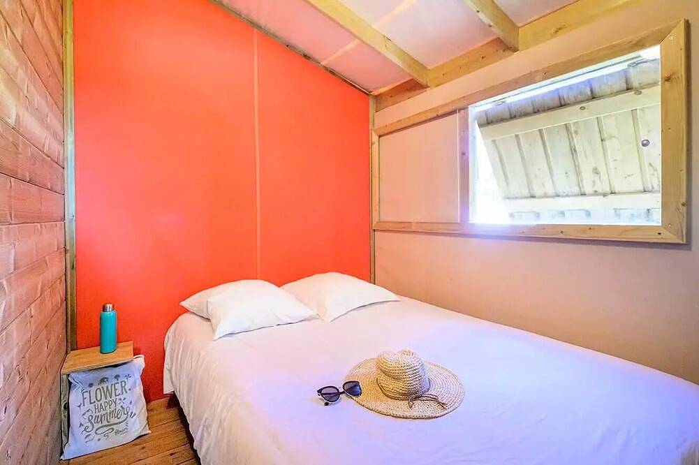 Flower Camping Les Paludiers **** - Sweetflower on pilingis Premium 43m2 (2 bedrooms) including terrace 11m2 + Tv + sheets and towels 5 people in Batz-sur-Mer, Côte d'Amour