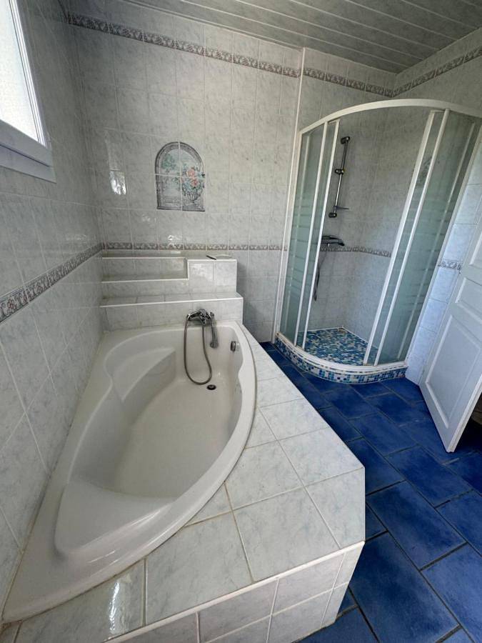 Location de vacances pour 6 personnes, avec jacuzzi et jardin à La Brède - 3