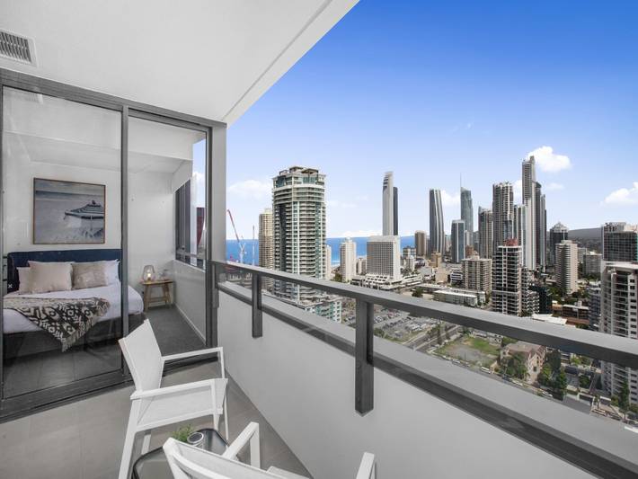 Vacation rental for 2 people, with pool and balcony/terrace, kid friendly in Surfers Paradise