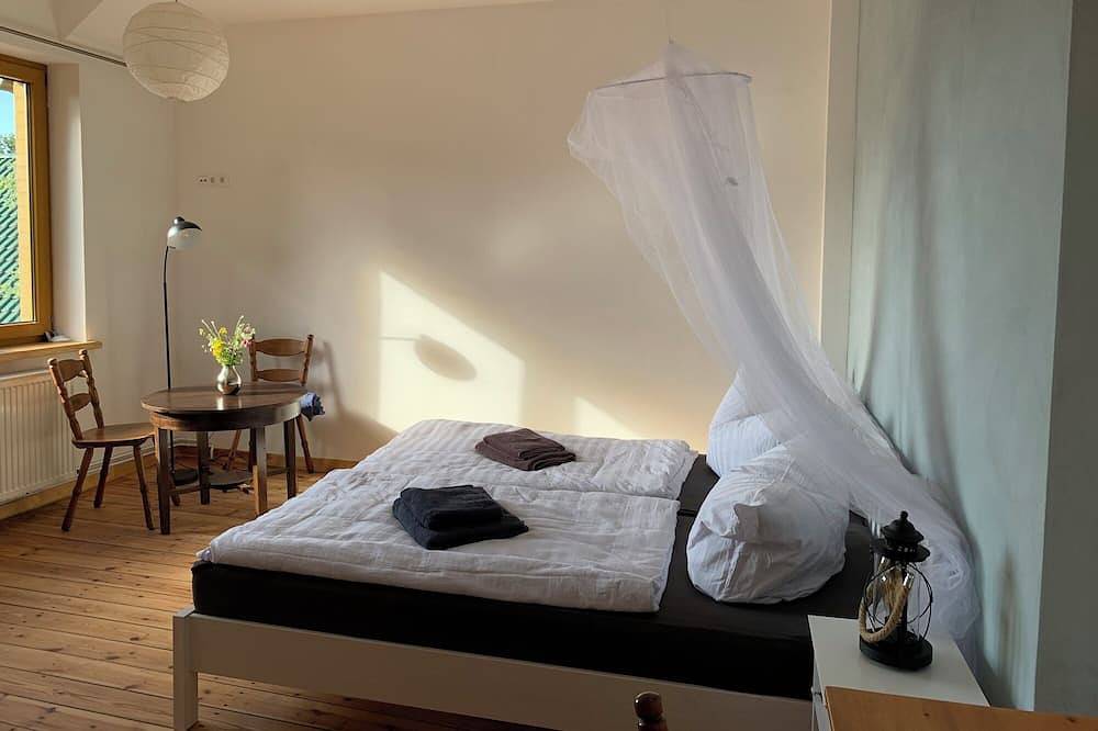 Ganze Wohnung, Panoramazimmer mit Doppelbett in Vetschau, Oberspreewald-Lausitz