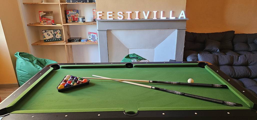 Gîte pour 30 personnes, avec jacuzzi et piscine ainsi que jardin et terrasse, animaux acceptés à Puymaurin