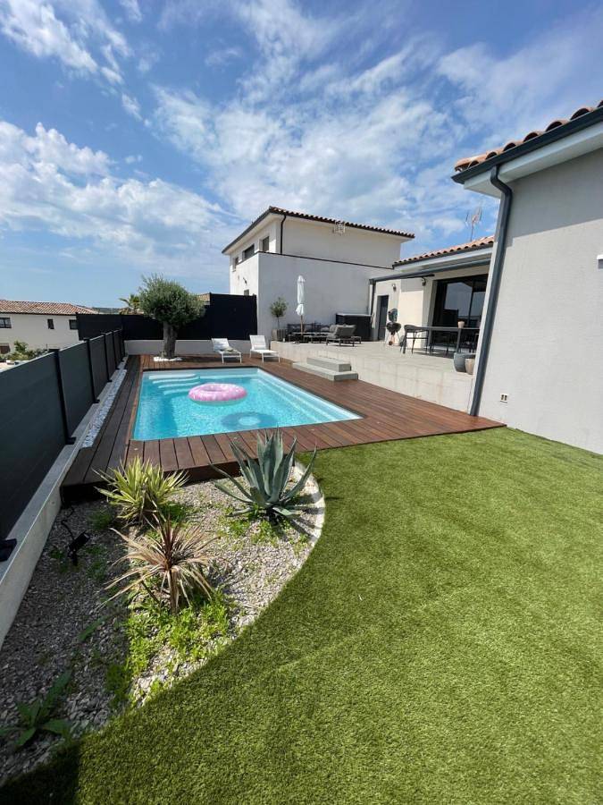 Location de vacances pour 4 personnes, avec terrasse ainsi que piscine et vue à Combaillaux - 2