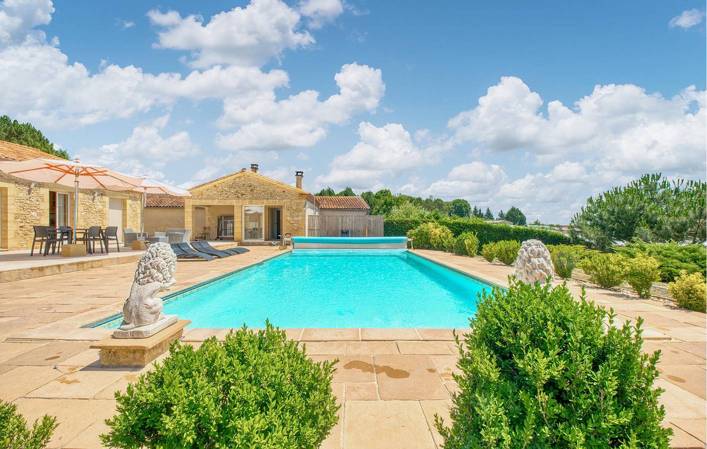 Retraite à la campagne avec piscine et WiFi à 1,5 km de La Douze in La Douze, Périgord Blanc