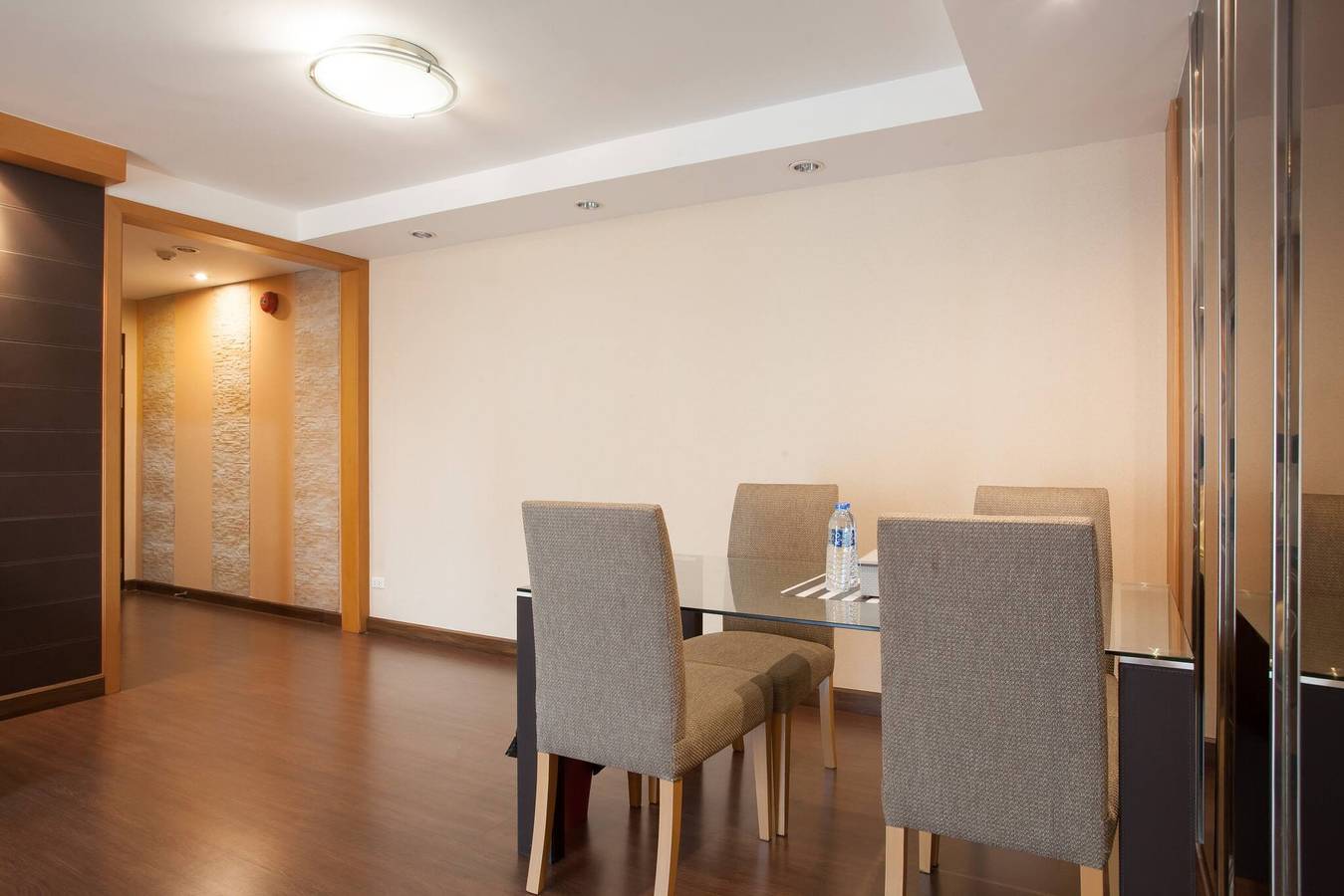 Entire apartment, 5A - 2 Bedroom Downtown Apartment with shared Pool in Watthana District, Bangkok