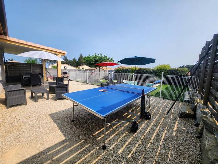 Location de vacances pour 6 personnes, avec jardin ainsi que vue et piscine à Joyeuse - 3