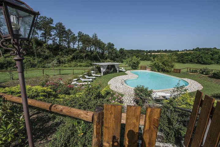 Casa vacanza per 22 persone, con piscina e giardino a Terranuova Bracciolini