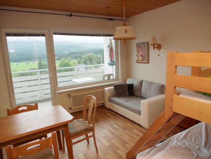 Ferienwohnung für 3 Personen, mit Balkon und Terrasse sowie Garten und Ausblick