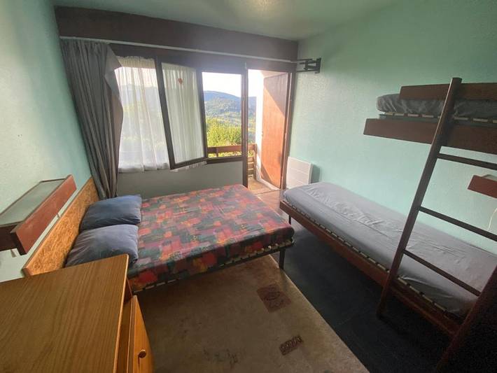 Gîte pour 6 personnes, avec terrasse et vue ainsi que sauna et bassin pour enfant dans La Banne d'Ordanche - 4