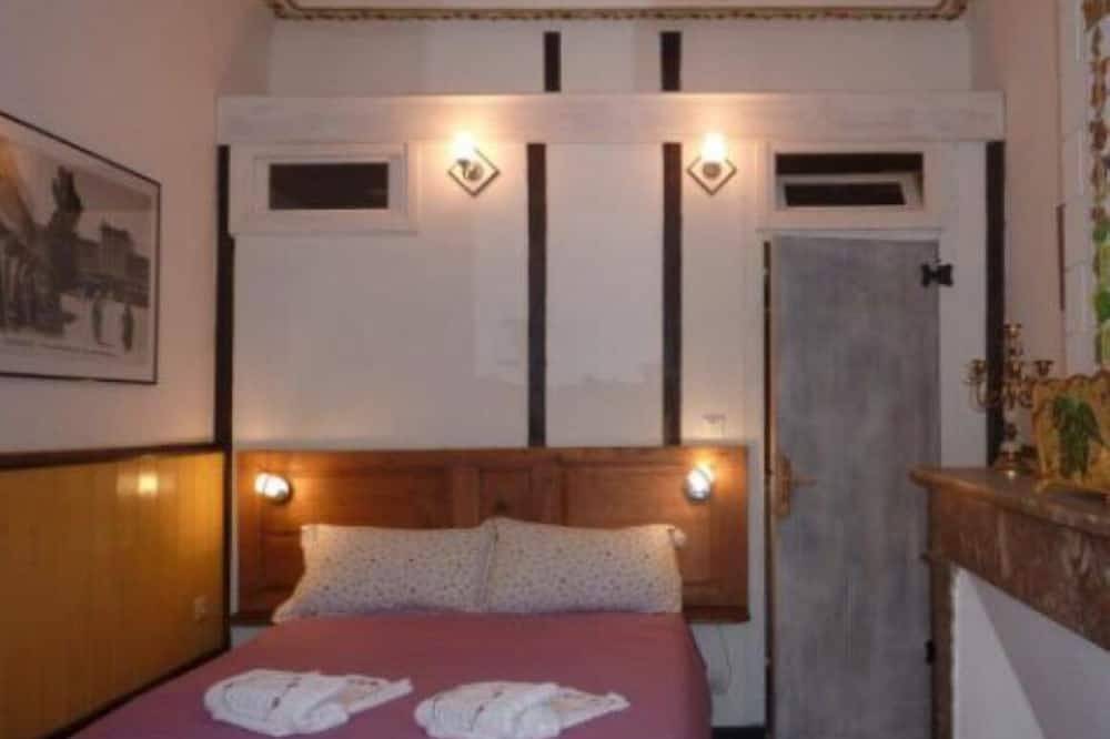 Vincent Regagnon room in Saint-Girons, Parc naturel régional des Pyrénées ariégeoises