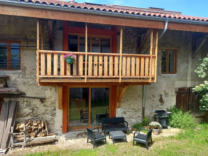 Gîte pour 9 personnes, avec jardin, animaux acceptés à Saint-Étienne-de-Crossey