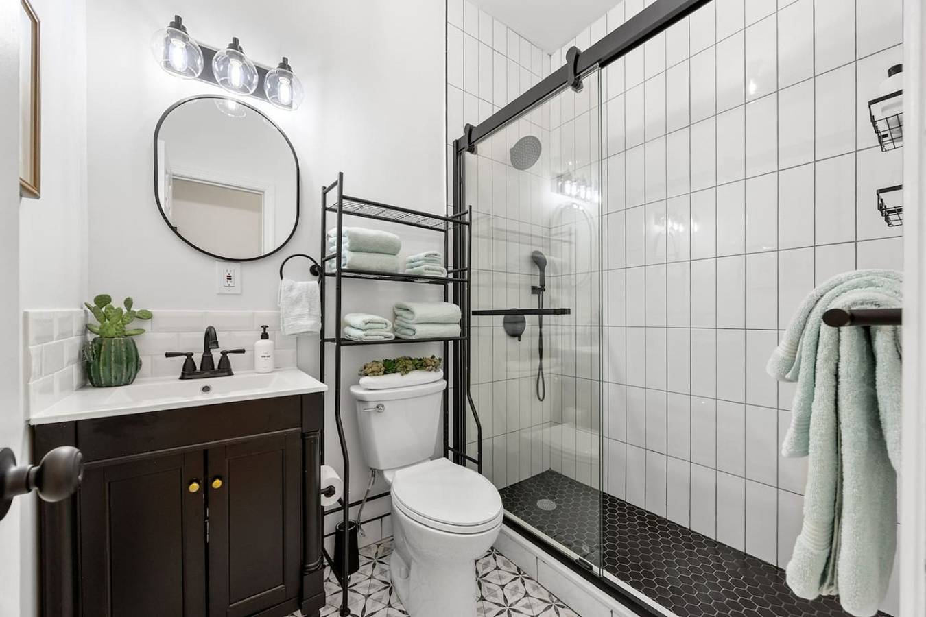 Entire apartment, 2Br/2Ba in Historic Brownstone near Subway in Upper Manhattan, New York City