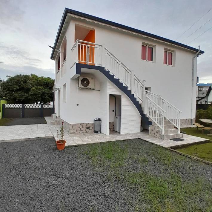 Gîte pour 2 personnes, avec piscine et balcon à Les Abymes - 2