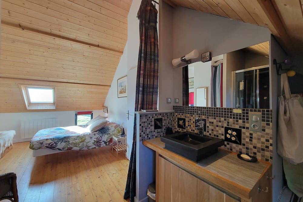 Maison cosy et équipée , vue mer,  2 personnes, bourg de Lampaul, Ouessant in Ouessant, Région de Brest