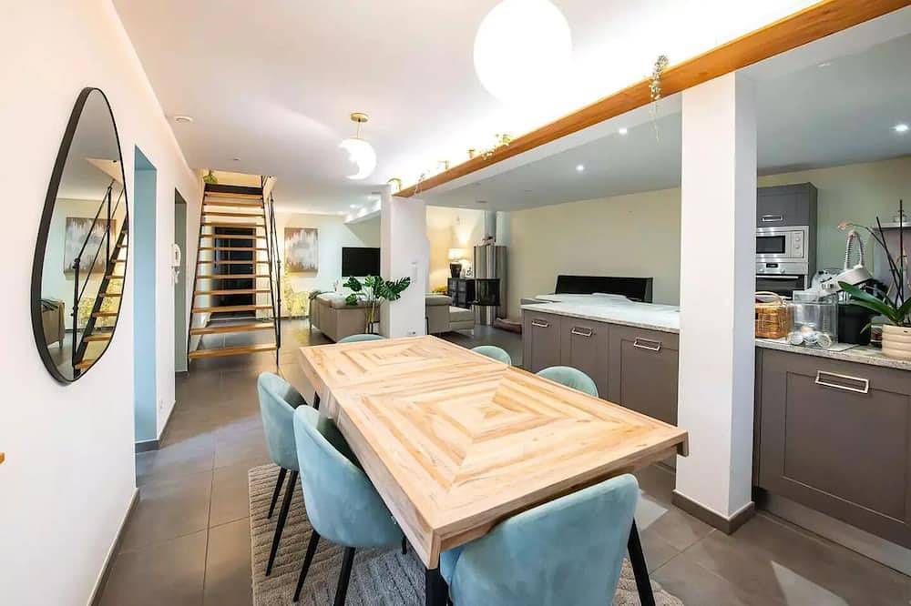 Villa Cendrée & 4 bedrooms & 20 minutes Geneva in Divonne-les-Bains, Gex