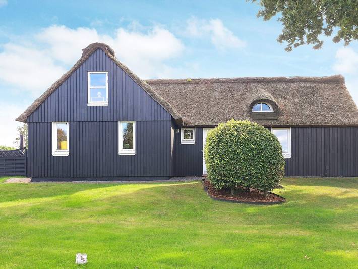 Ferieudlejning for 8 personer, med terrasse, børnevenlig i Limfjorden