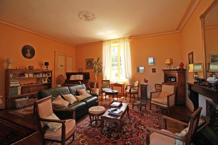Location de vacances pour 6 personnes, avec vue ainsi que jardin et vue sur le lac à Royères - 3