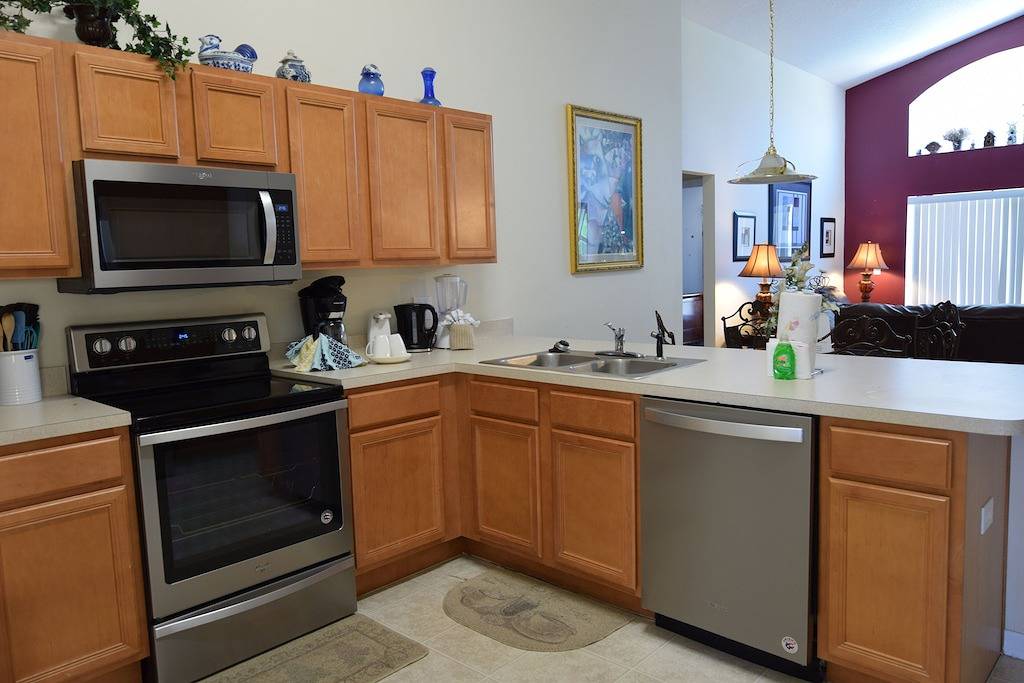 Villa am Wasser in Emerald Island, 3 Mi von Disney, 4Bdrm / 3Ba, Themen-Rm, Pool in Four Corners, Osceola County