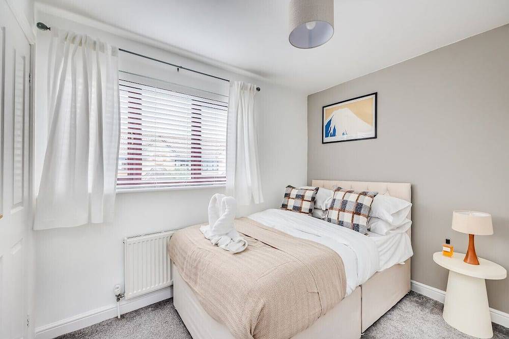 Shenley House • Close to City Centre • Driveway Parking • Workspace • Smart Tvs • Yoko Property in Milton Keynes, Südostengland