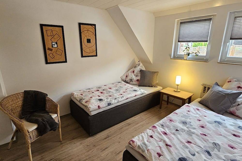 Gemütliches Ferienhaus Weitblick mit großem Balkon und Terrasse zum Entspannen in Niederaula, Rhön-Hessen