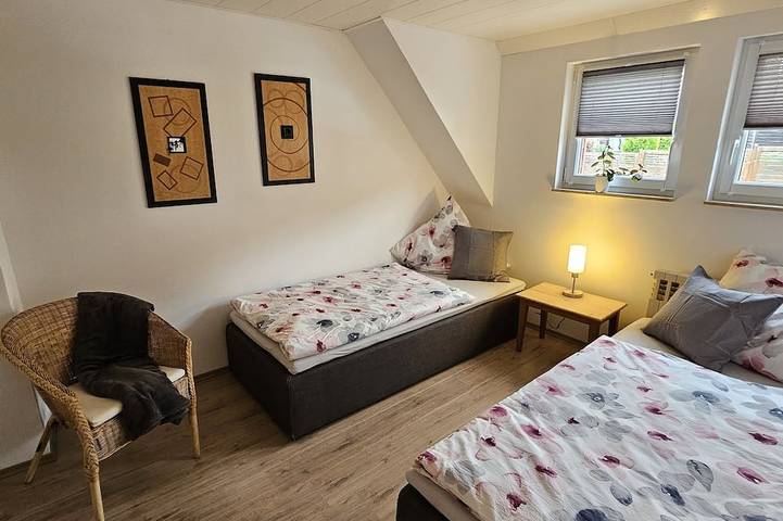 Gemütliches Ferienhaus Weitblick mit großem Balkon und Terrasse zum Entspannen in Niederaula, Rhön-Hessen