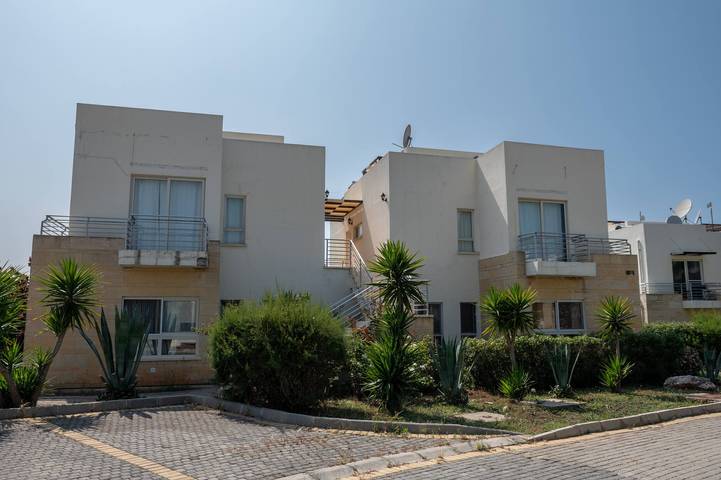 Ganze Wohnung, Sonnenuntergang, Meer- und Bergblick, 3-Bett-2-Badezimmer-Wohnung, Erdgeschoss in Nordzypern