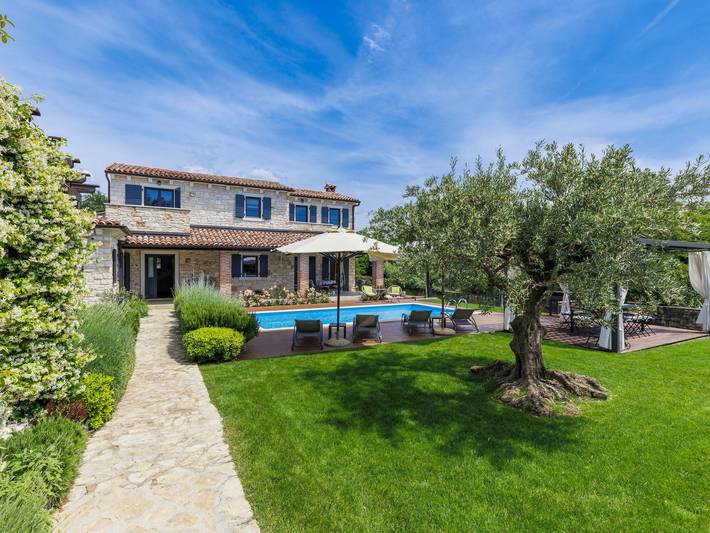 Ferienhaus für 8 Personen, mit Pool und Terrasse sowie Garten - 1