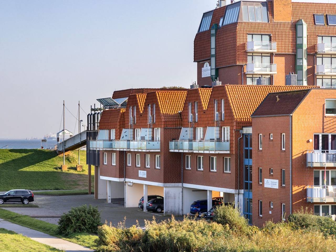 Ganze Ferienwohnung, Hus Inselkieker - Familienfreundliche Ferienwohnung an der Nordsee mit Balkon und Blick zum Deich in Schillig Strand, Wangerland