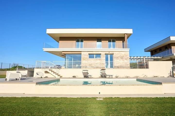 Villa per 6 persone, con Terrazza e Giardino nonché Piscina e Panorama a Montelupo Fiorentino
