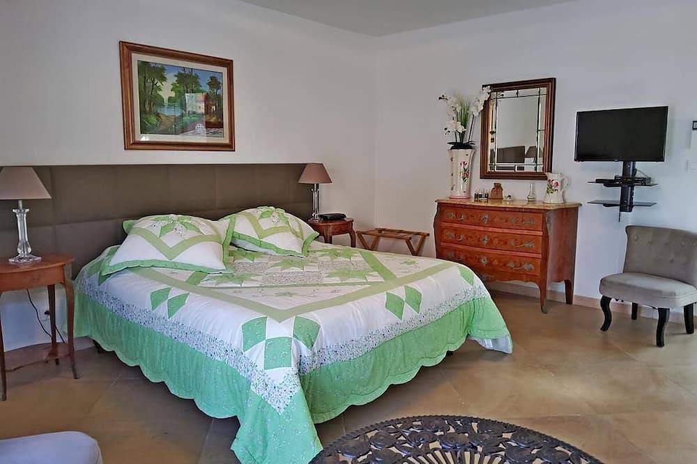 Villa, superb sea view, heated swimming pool, 9-minute walk to the beach in Favone, Sari-Solenzara