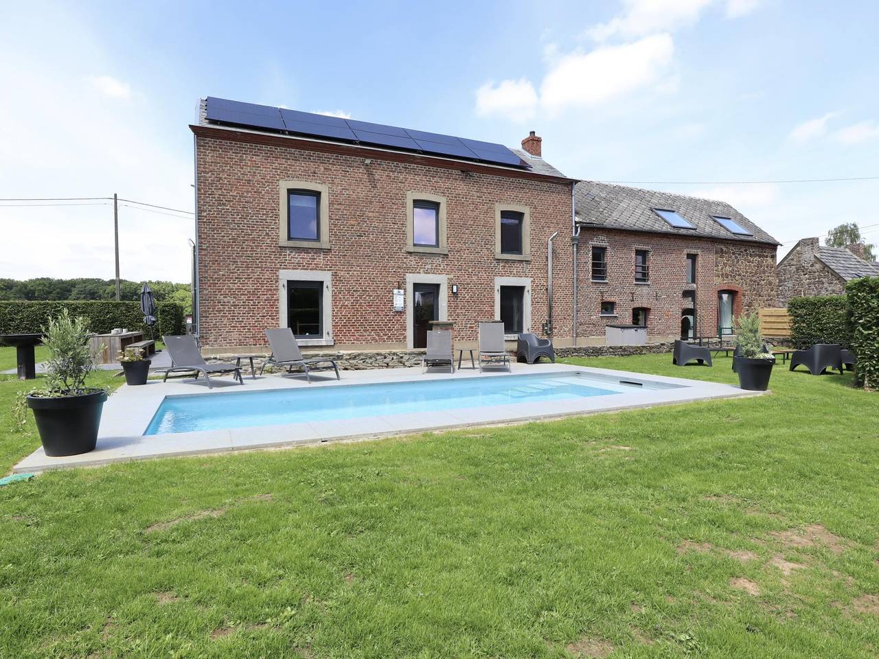 Gîte familial accueillant avec piscine et sauna. in Gesves, Région de Namur